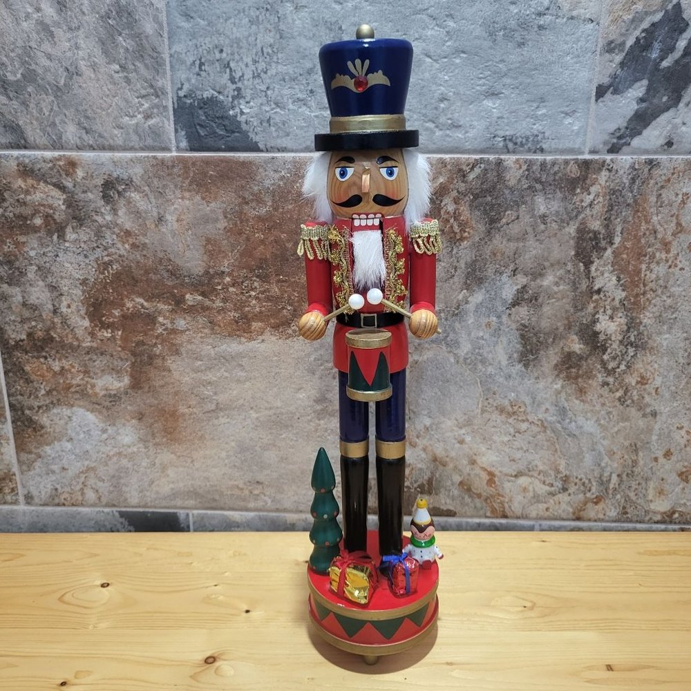 Wooden Nutcracker Drummer on Pedistool Gifts Tree Blue Red
